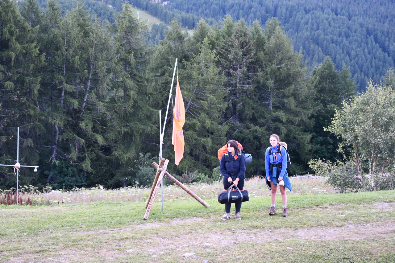 Scout e guide tornano dall'hike